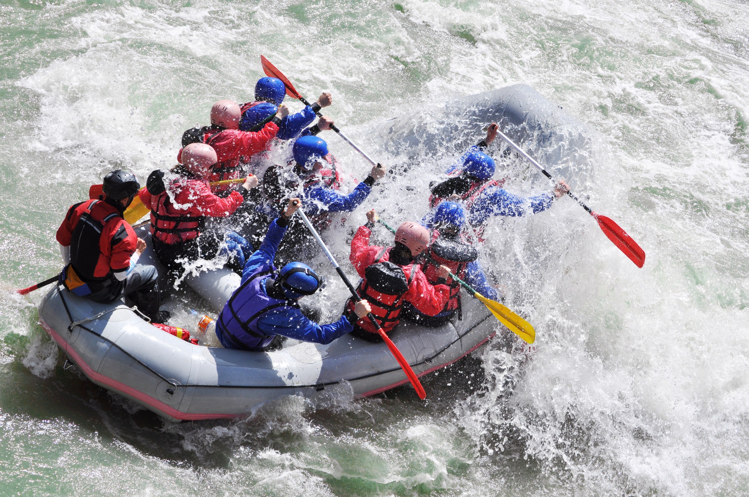 Rafting, splashing the white water